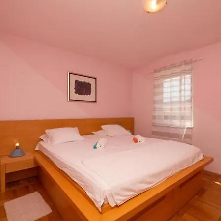 Andrea Apartman Mirce