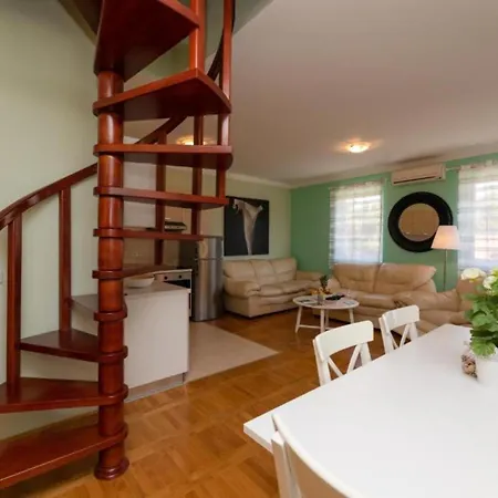 Andrea Apartman Mirce